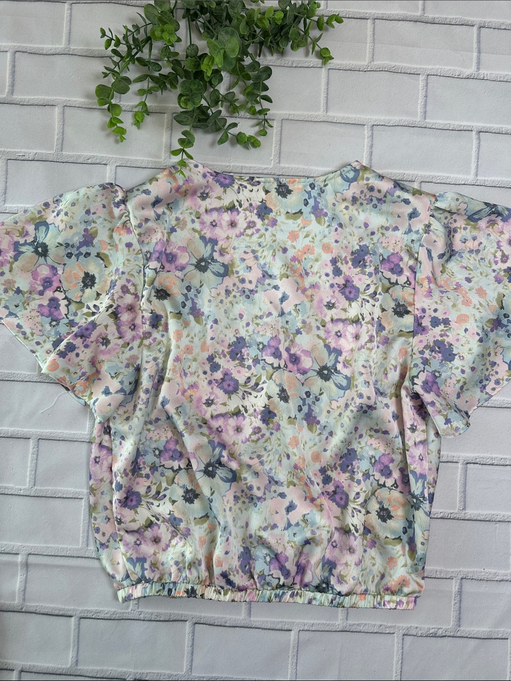 ASTR The Label * Pastel Floral Wrap Blouse in Pastels Sz M - Picture 10 of 11